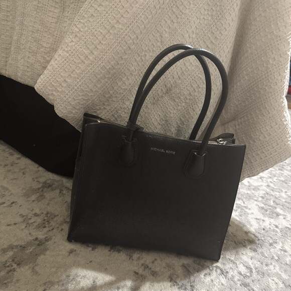 Michael Kors Mercer Large Black Pebbled Leather Accordion Tote Bag - Picture 1 of 2
